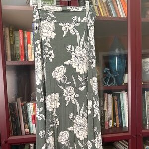 Size m maxi skirt